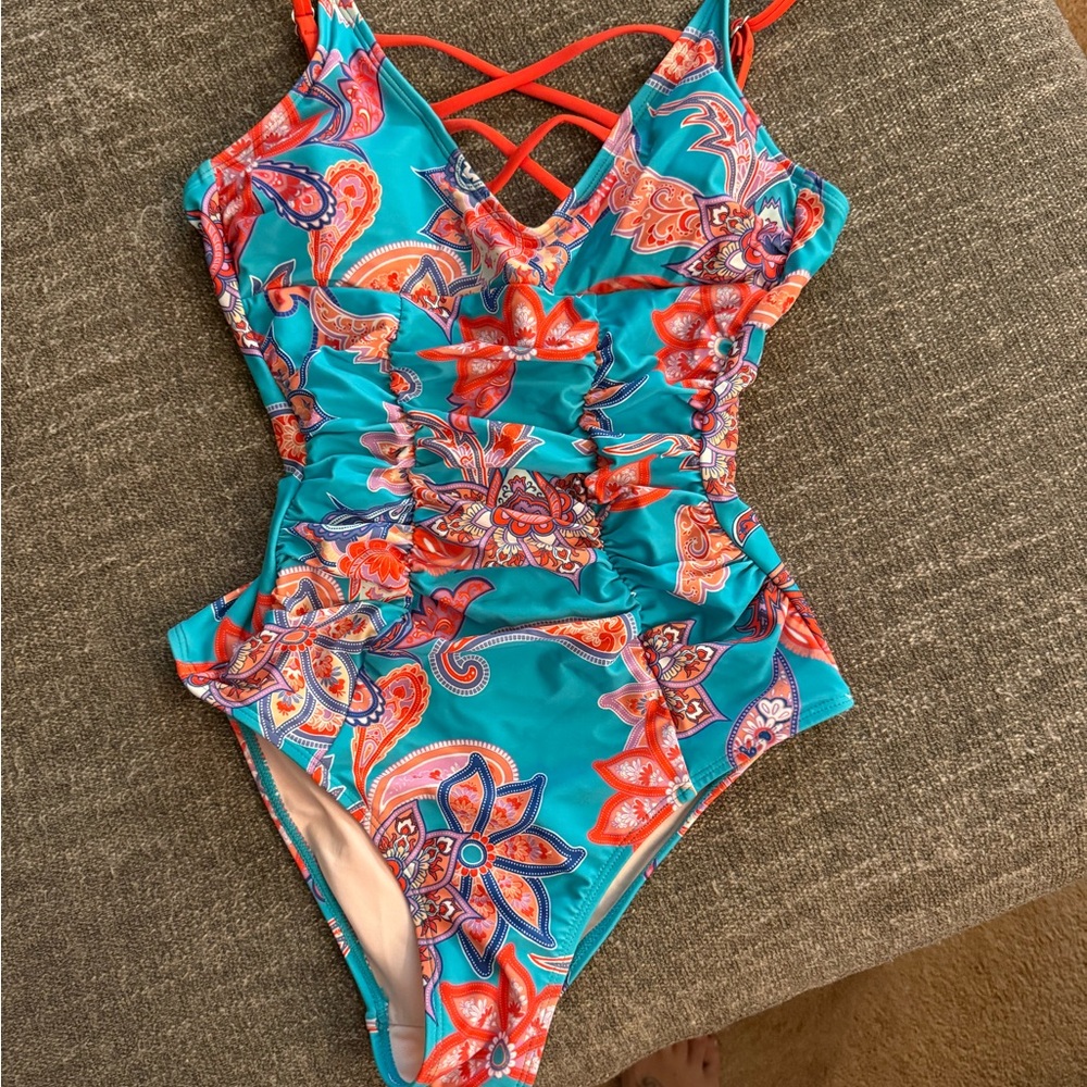 Cupshe Women's One Piece in Turquoise and Red Paisley